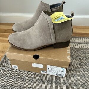 New Toms Deia Desert Taupe Suede/Wool Ankle Boot in Size 8.5M
